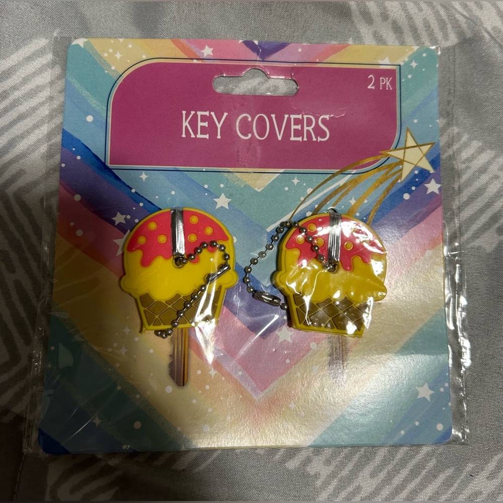 💰2/$10 NIB -Art Deco Nails& cupcake keychain covers - Picture 5 of 6